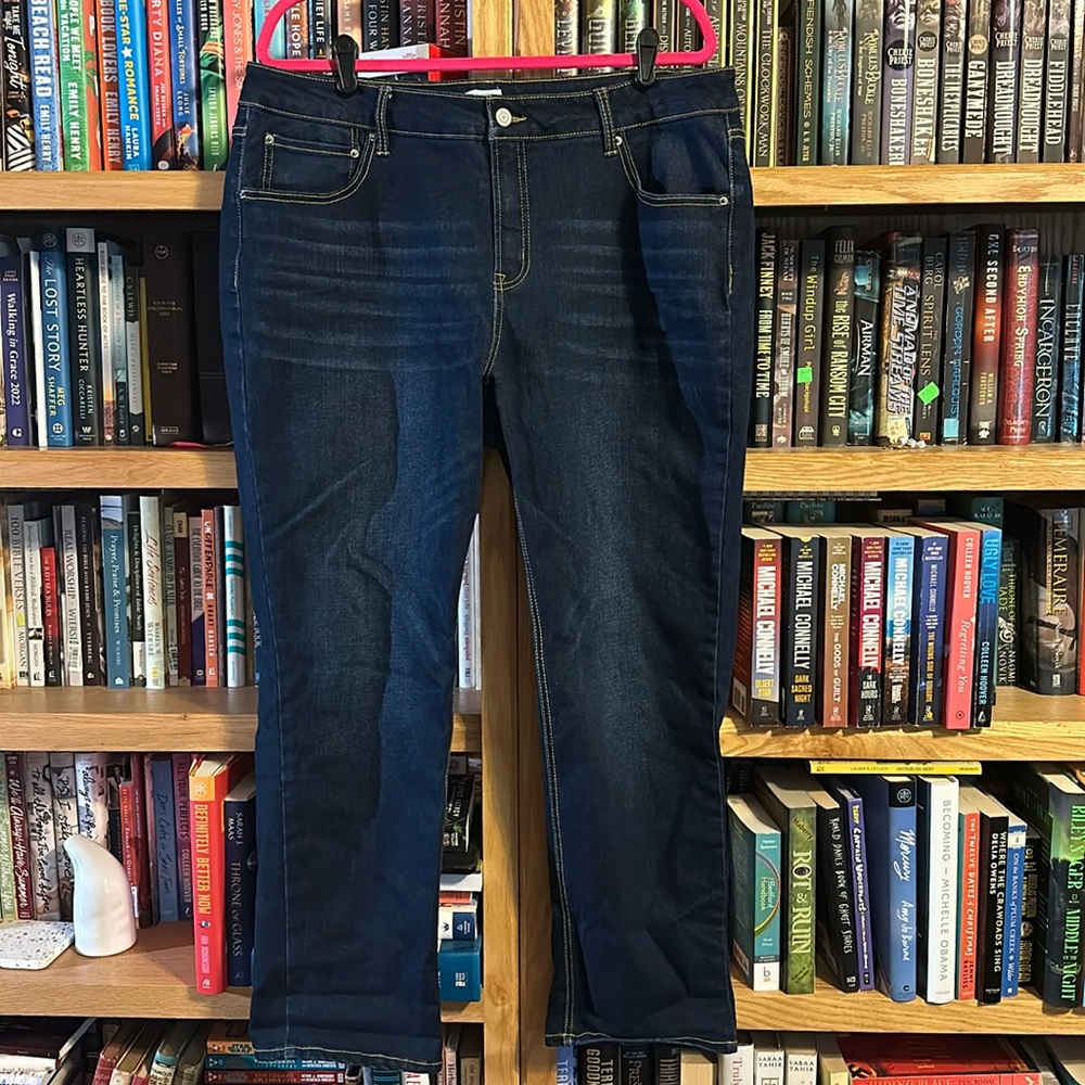 Time and Tru mid rise straight jeans, 20 regular dark blue